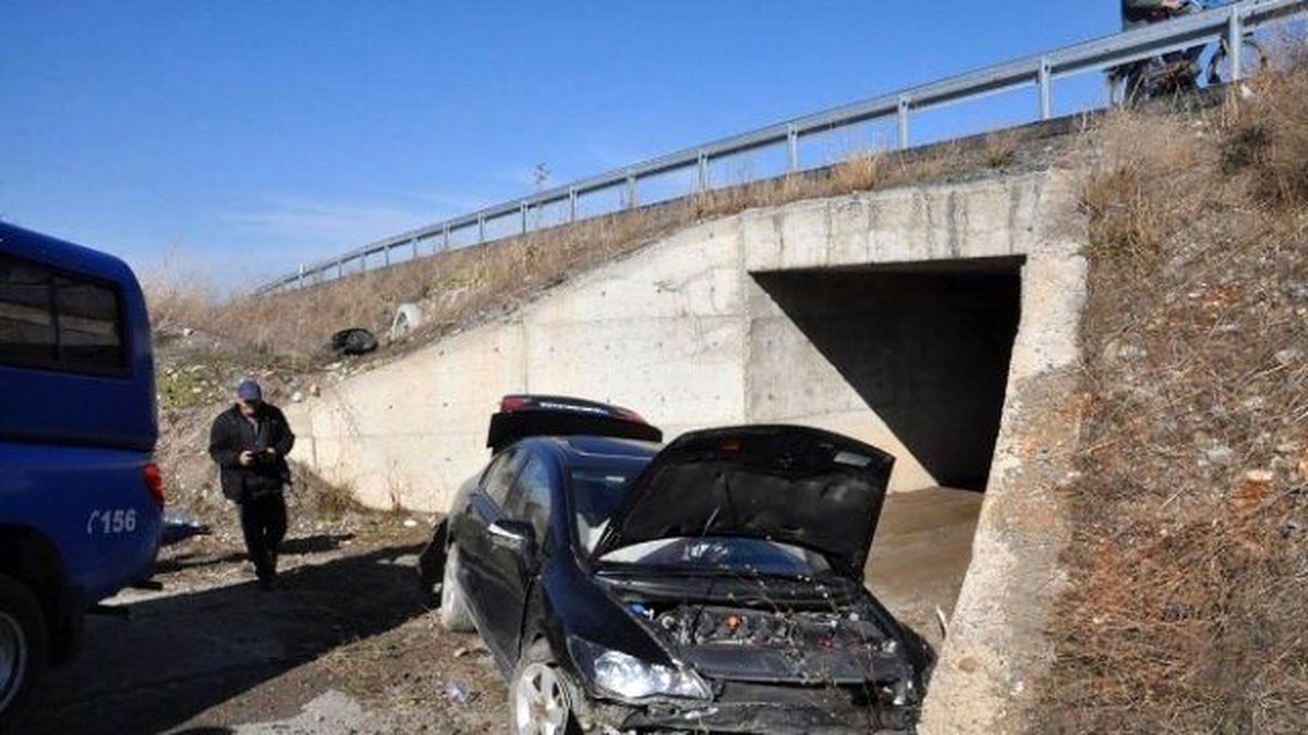 Akşehir\'de Otomobil Şarampole Yuvarlandı: Dört Yaralı