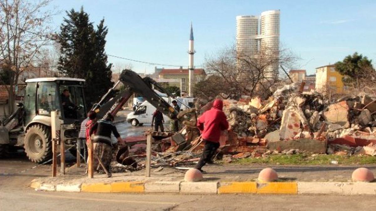 Ataşehir\'de Yıkım