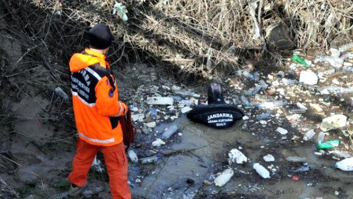 Avcının Kaybolduğu Çayda Çöp Yığınları Aramaları Zorlaştırdı