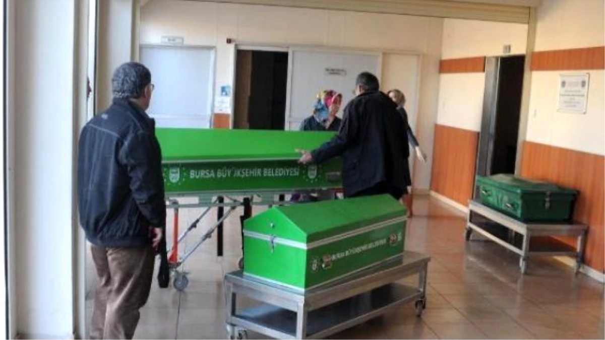 Ayvacık\'ta Boğularak Ölen 14 Mültecinin Cenazeleri Alındı