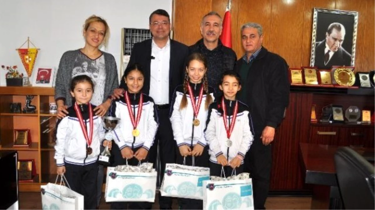 Başkan Turgut, Başarılı Sporcuları Ödüllendirdi