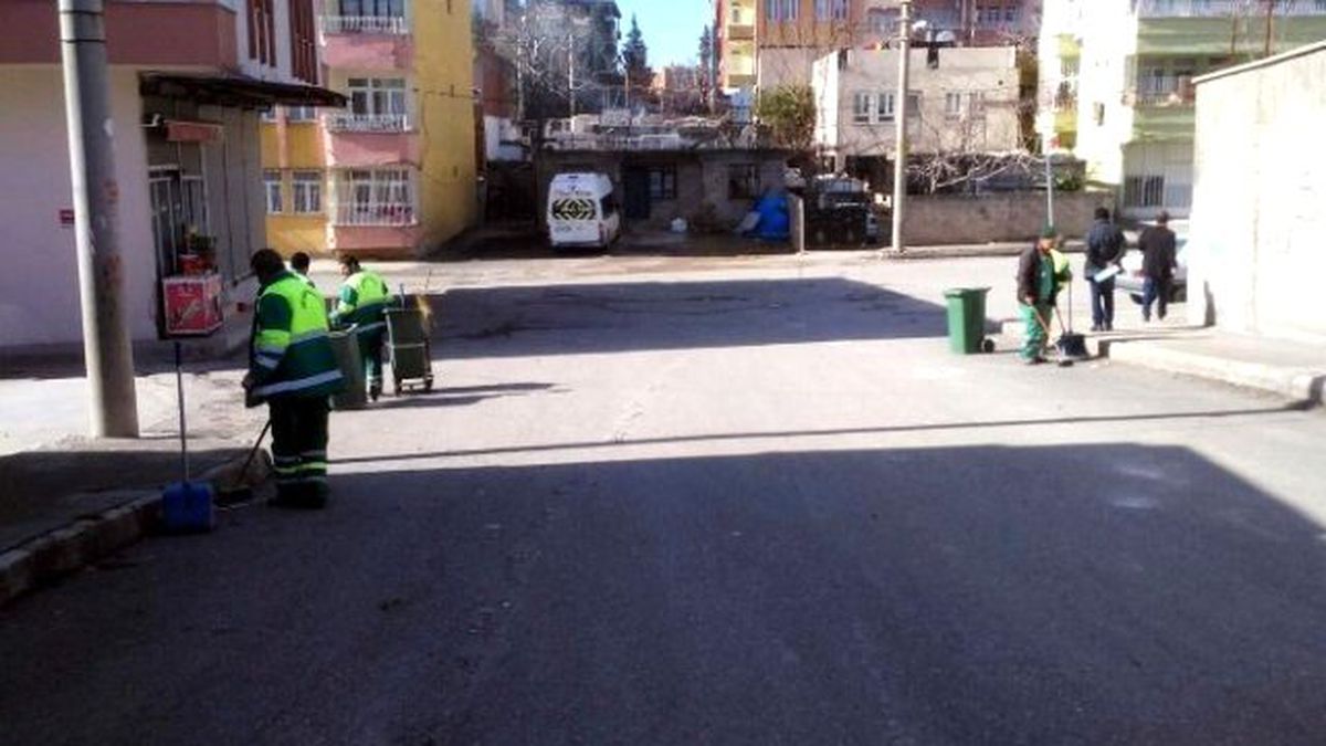 Belediye Ekiplerinin Hummalı Temizlik Çalışması
