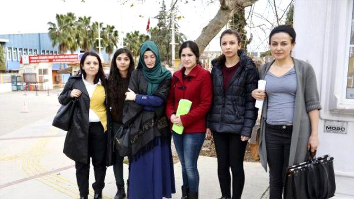 Çatal-Kaşıklı Protestocu 8 Kız Öğrenci Yurttan Atıldı