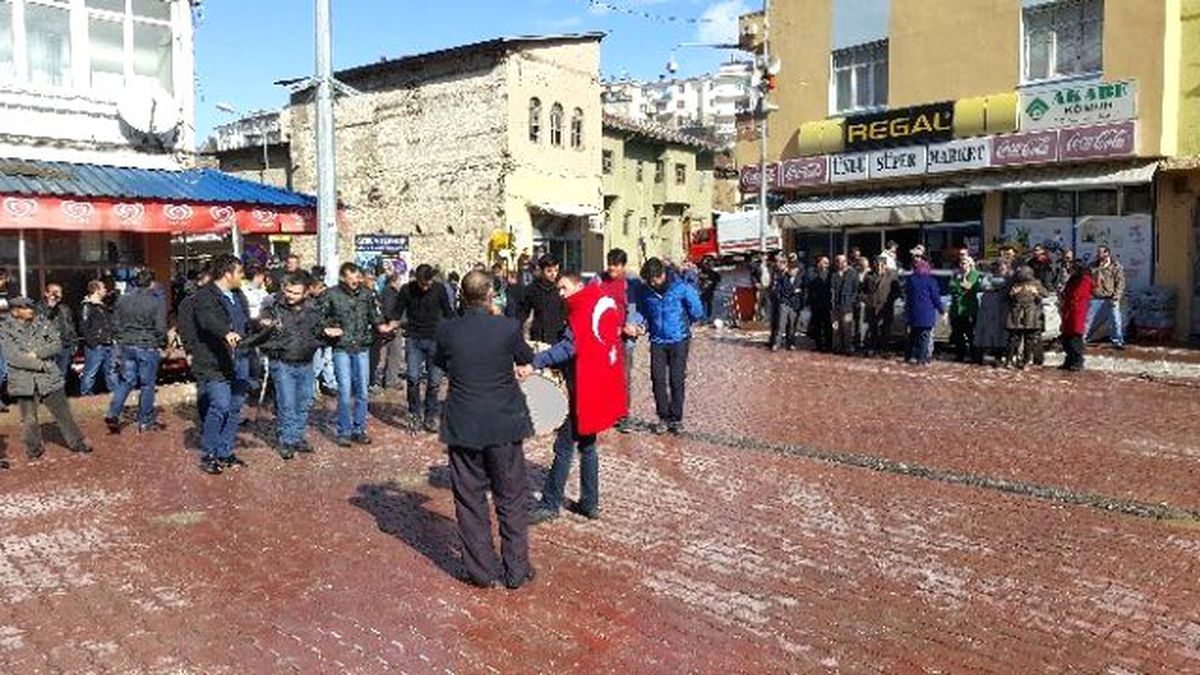 Çemişgezek\'te Davullu Zurnalı Asker Uğurlaması