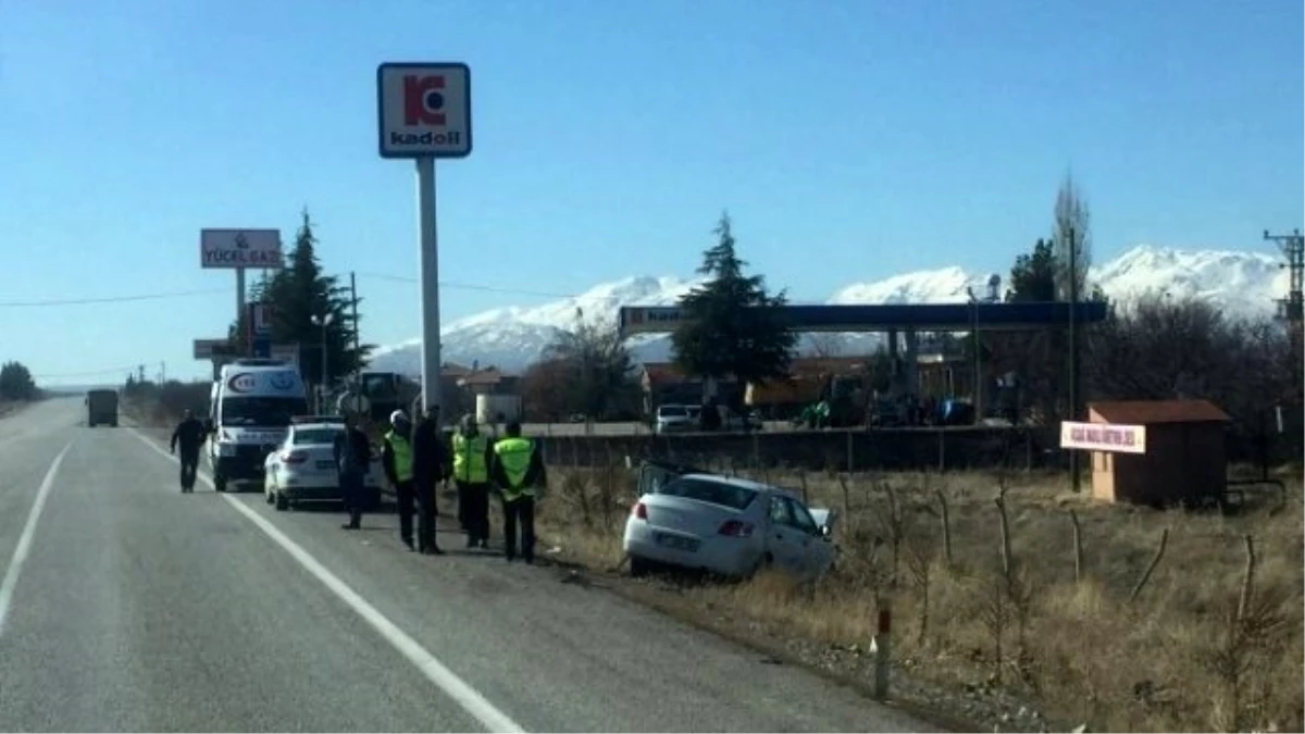 Malatya-adıyaman Karayolunda Kaza: 3 Yaralı