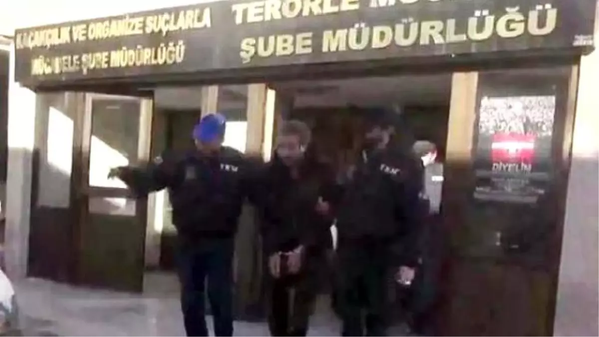 Şanlıurfa\'da Bombalı Eylem Hazırlığındaki 2 PKK\'lı Yakalandı