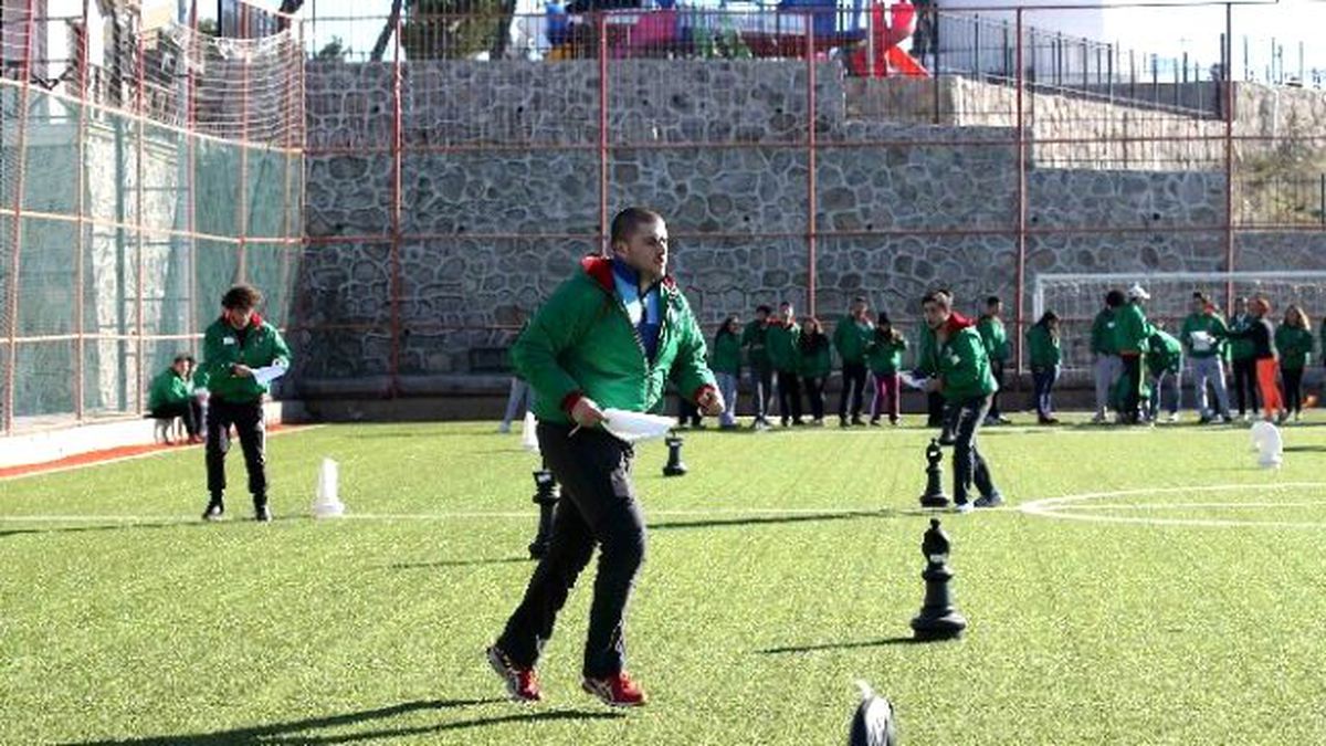 Yamanlar\'ın Zirvesinde Öğrencilerin Kamp Keyfi