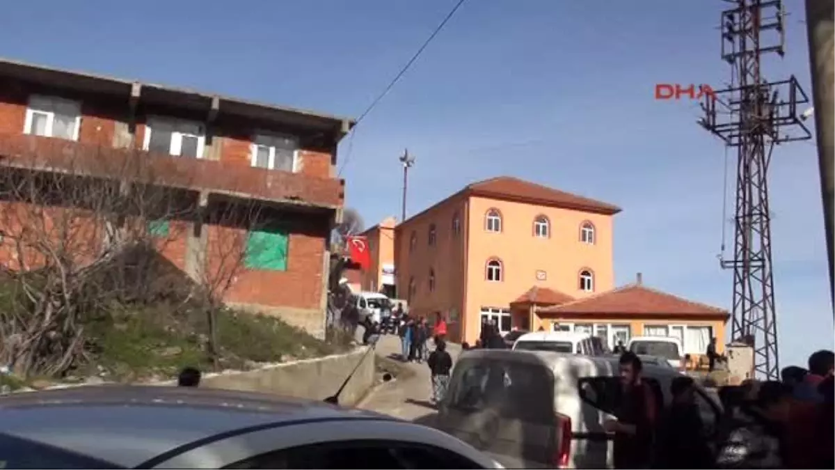 Zonguldak Şehit Uzman Çavuş Göksel Cin\'in Zonguldak\'taki Baba Evine Ateş Düştü