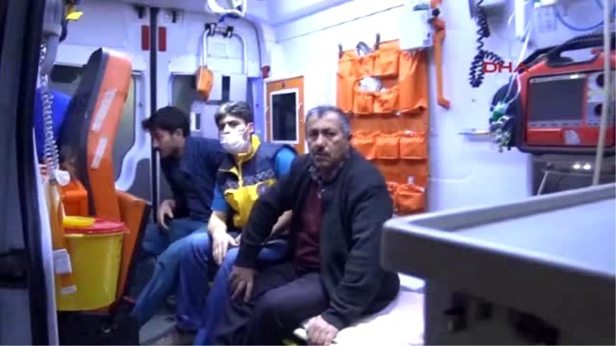 Aksaray-Ambulans Otomobile Arkadan Çarptı: 4 Yaralı