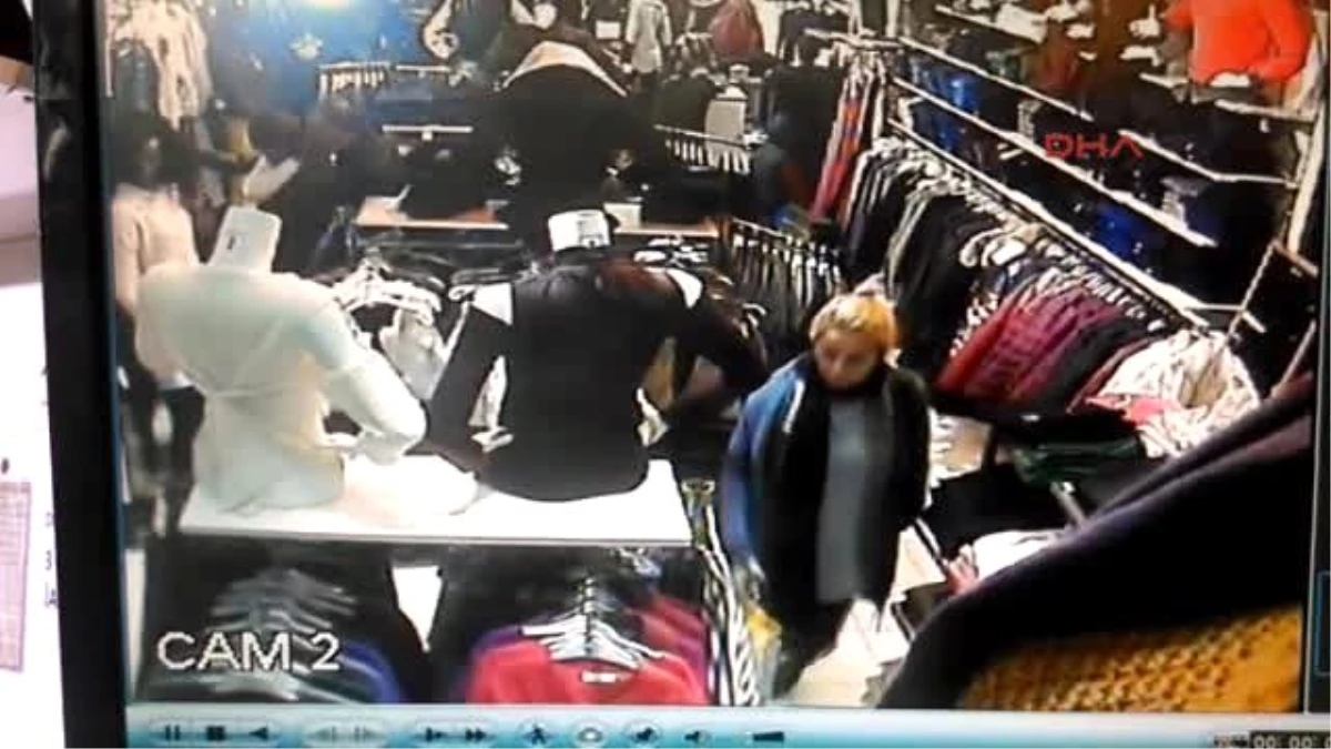 Atm\'den Para Çekeni Takibe Başlayan Hırsız Amacına Mağazada Ulaştı, Güvenlik Kamerasına Yakalandı