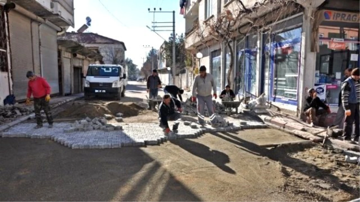 Bozulan Yollar Yenileniyor