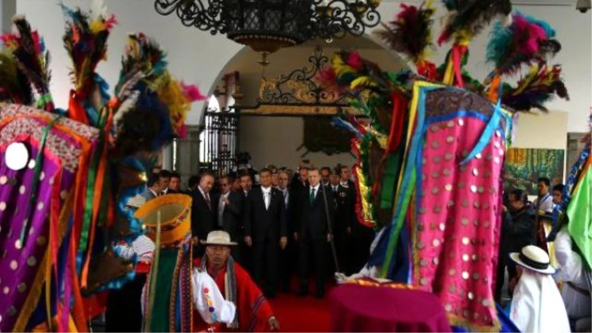 Cumhurbaşkanı Erdoğan Ekvador\'da Resmi Tören ile Karşılandı (2)
