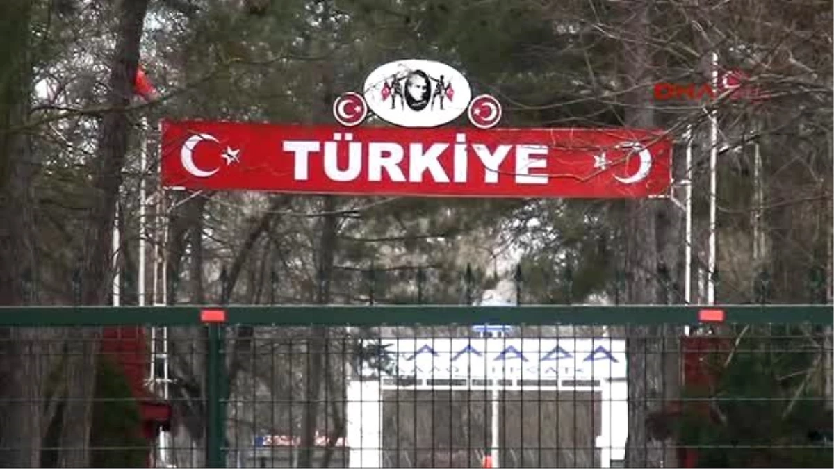 Edirne - Yunanlı Çiftçiler Pazarkule Yolunu Kapattı