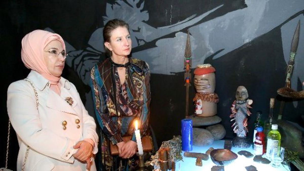 Emine Erdoğan Mındale El Sanatları Müzesi\'ni Gezdi