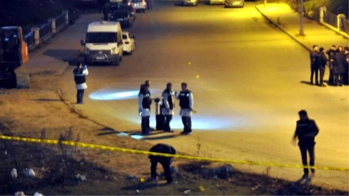 Esenyurt\'taki Saldırı Noktasında Polis Ekipleri İnceleme Yaptı
