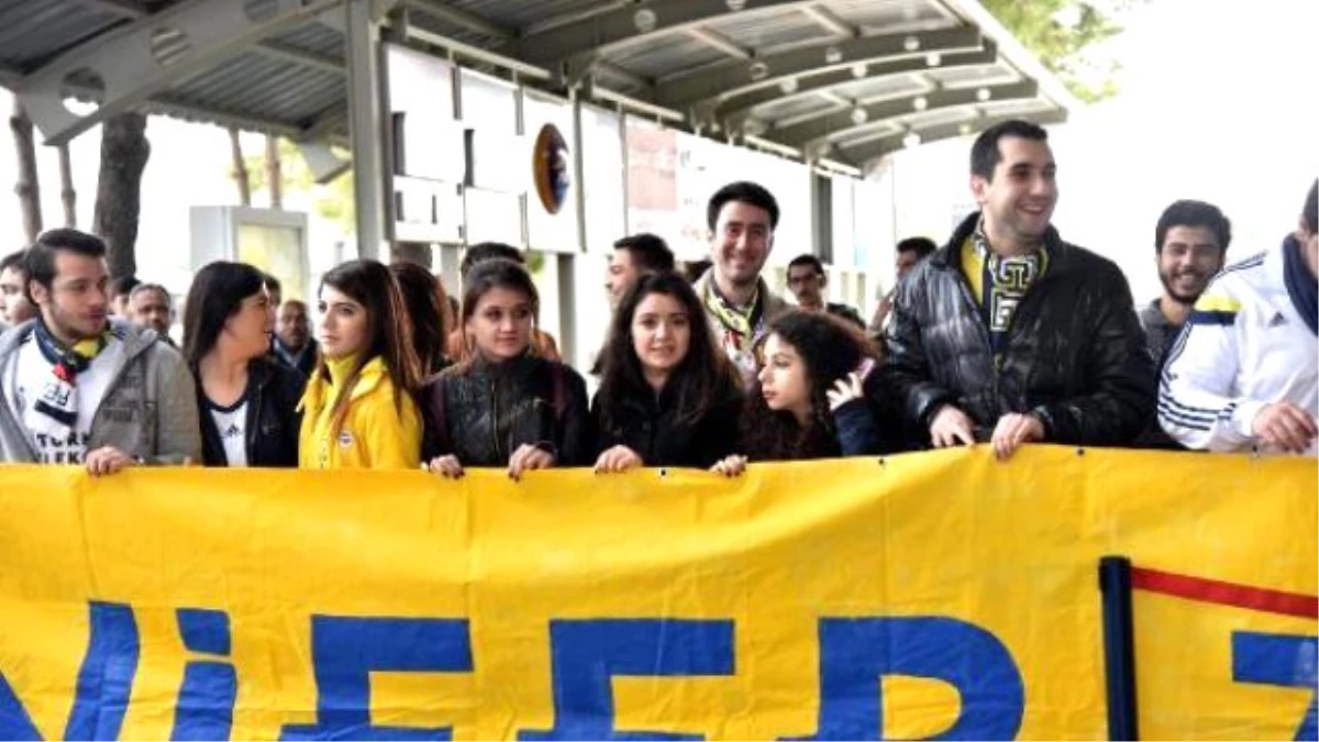 Fenerbahçe Kafilesi Antalya\'ya Geldi