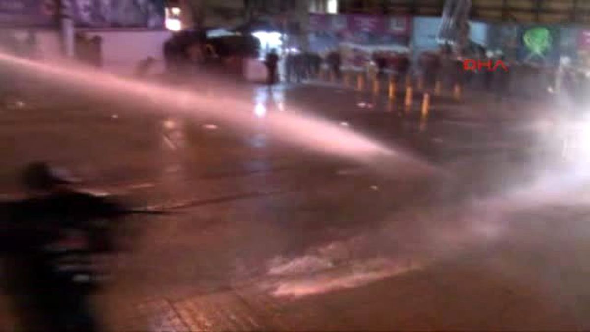 Galatasaray Meydanı\'ndaki Eyleme Polis Müdahale Etti
