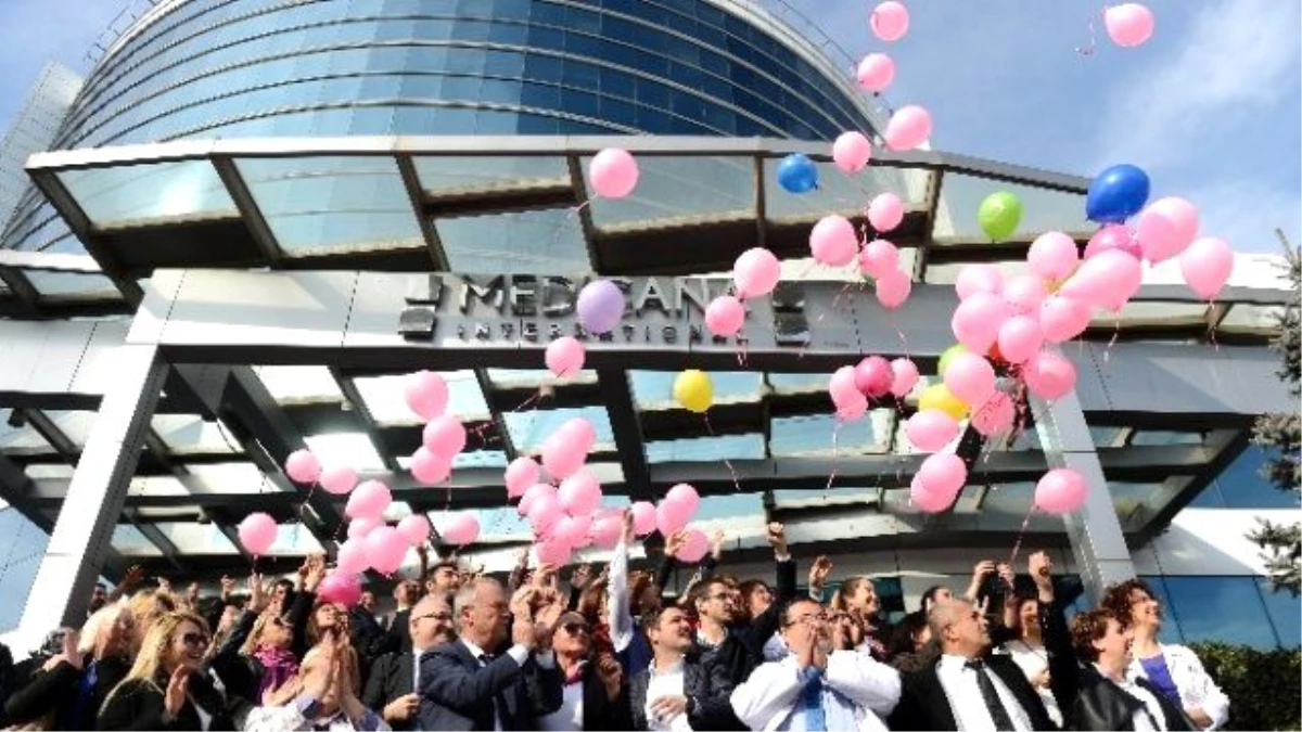 Kanseri Yenmek İçin Gökyüzüne Umut Balonları Uçurdular