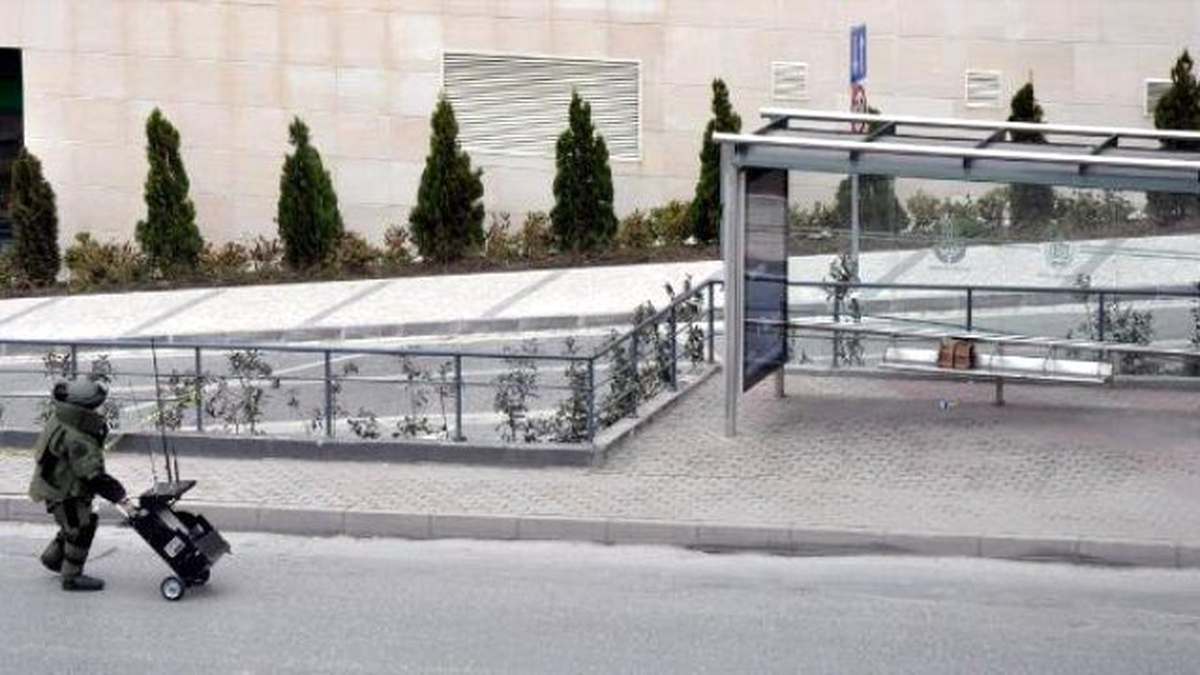 Otobüs Durağına Bırakılan Koliden Piknik Tüpü Çıktı