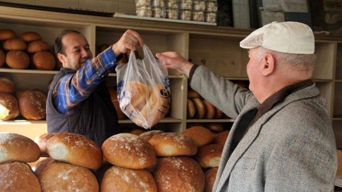 250 Gram Ekmeği 35 Yıldır Piyasanın Yarı Fiyatına Satıyor