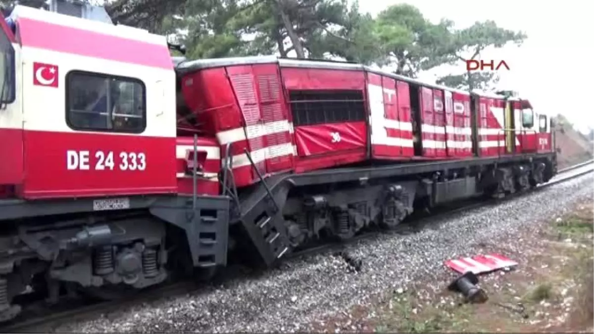 Akhisar İki Tren Çarpıştı, Makinistler Yaralandı