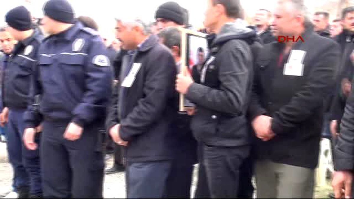 Akşehir GATA\'da Şehit Olan Uzman Çavuşu Yaklaşık 13 Bin Kişi Son Yolculuğuna Uğurladı-3 Son