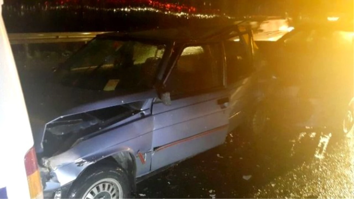 Aliağa\'da Zincirleme Trafik Kazası: 4 Yaralı