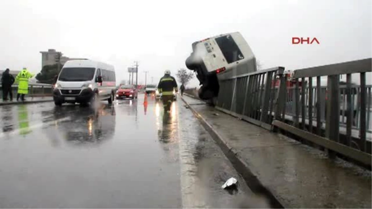 Aydın Minibüs Köprüde Askıda Kaldı: 3 Yaralı