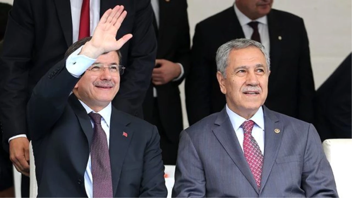 Davutoğlu, Arınç\'ı Uyardı: Kamuoyu Önünde Yapmaması Gerekir