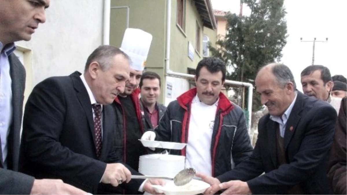 Başkan Yılmaz, Cuma Namazı Sonrası Etli Pilav Dağıttı