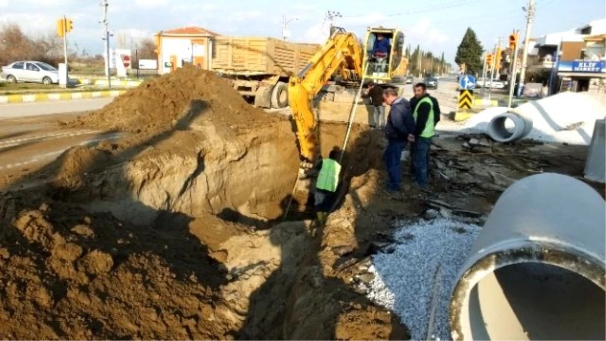 Baski Çürüyen Kanalizasyon Borularını Değiştirdi