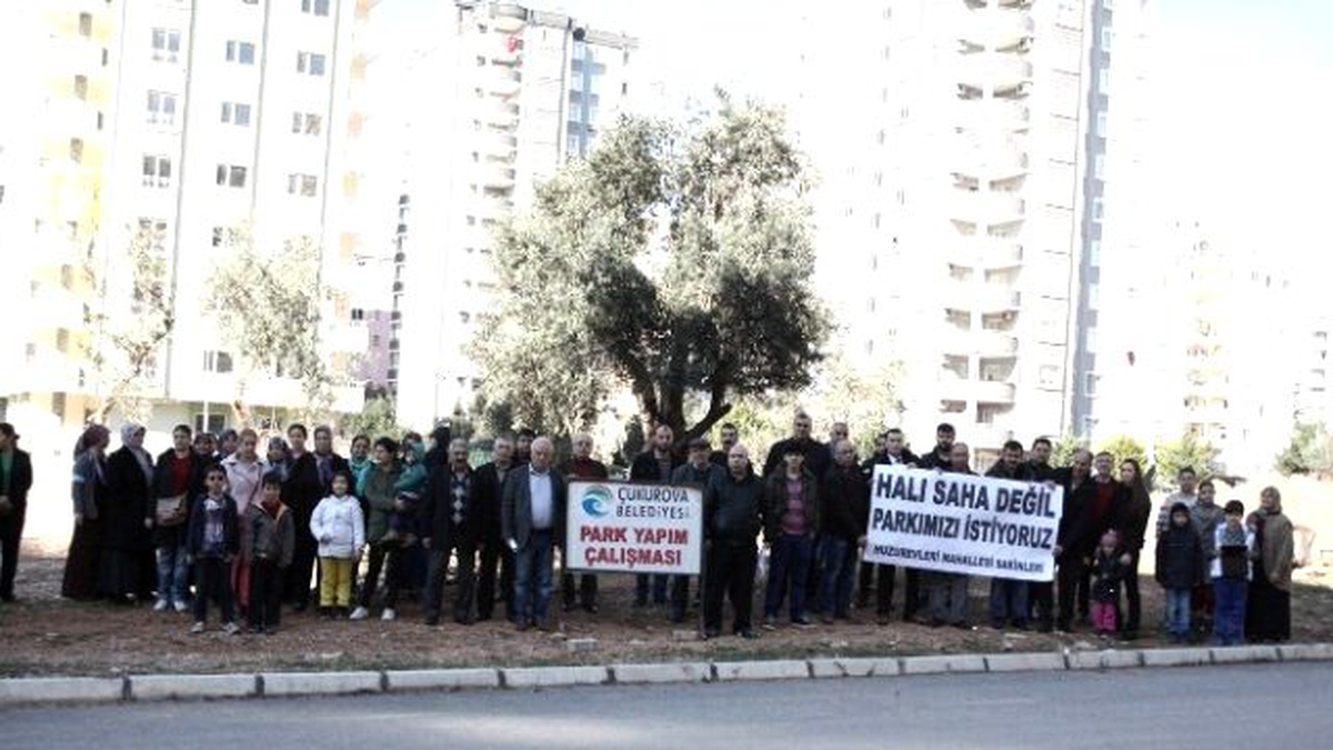 Çukurova\'da Yeşil Alana Halı Saha Tartışması