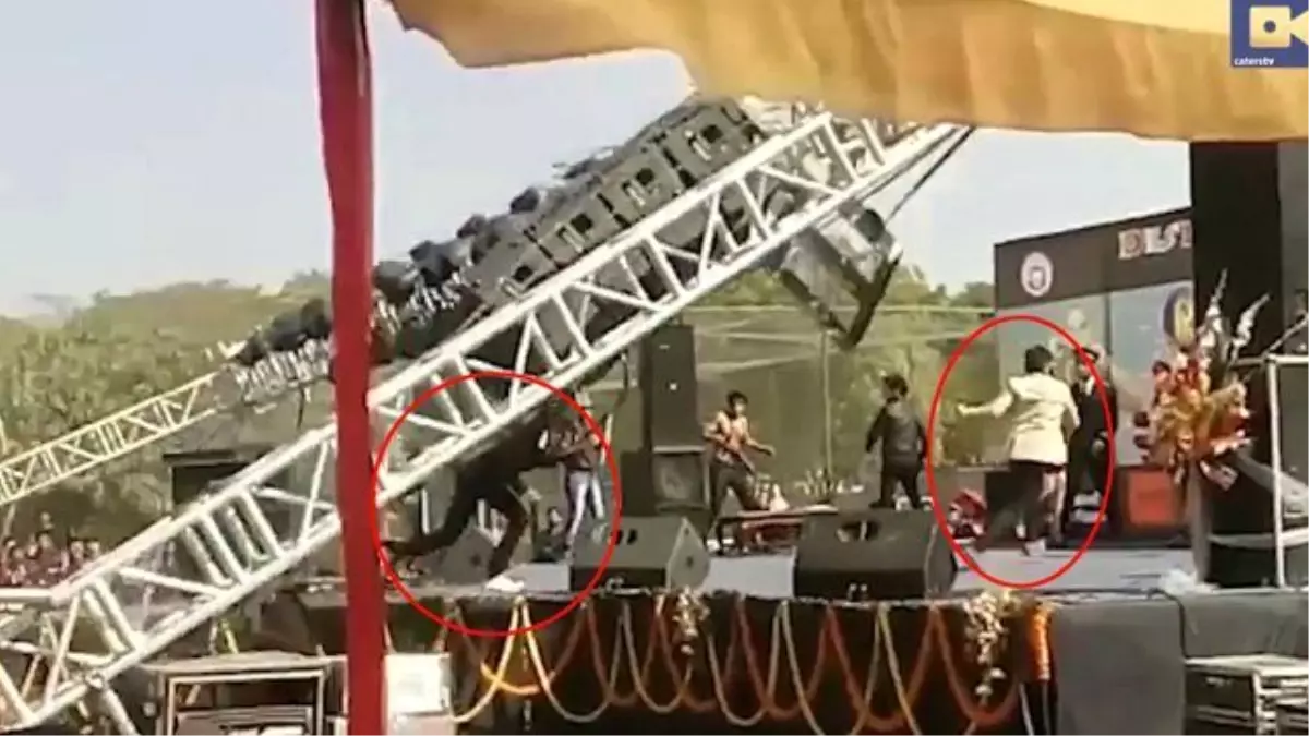 Üniversite Öğrencisi Devrilen Standın Altından Mucize Eseri Kurtuldu