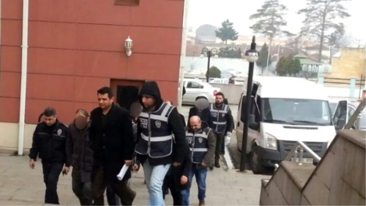 Düzce Merkezli Fetö/pdy Operasyonunda Gözaltına Alınan 13 Kişi Adliyeye Sevk Edildi