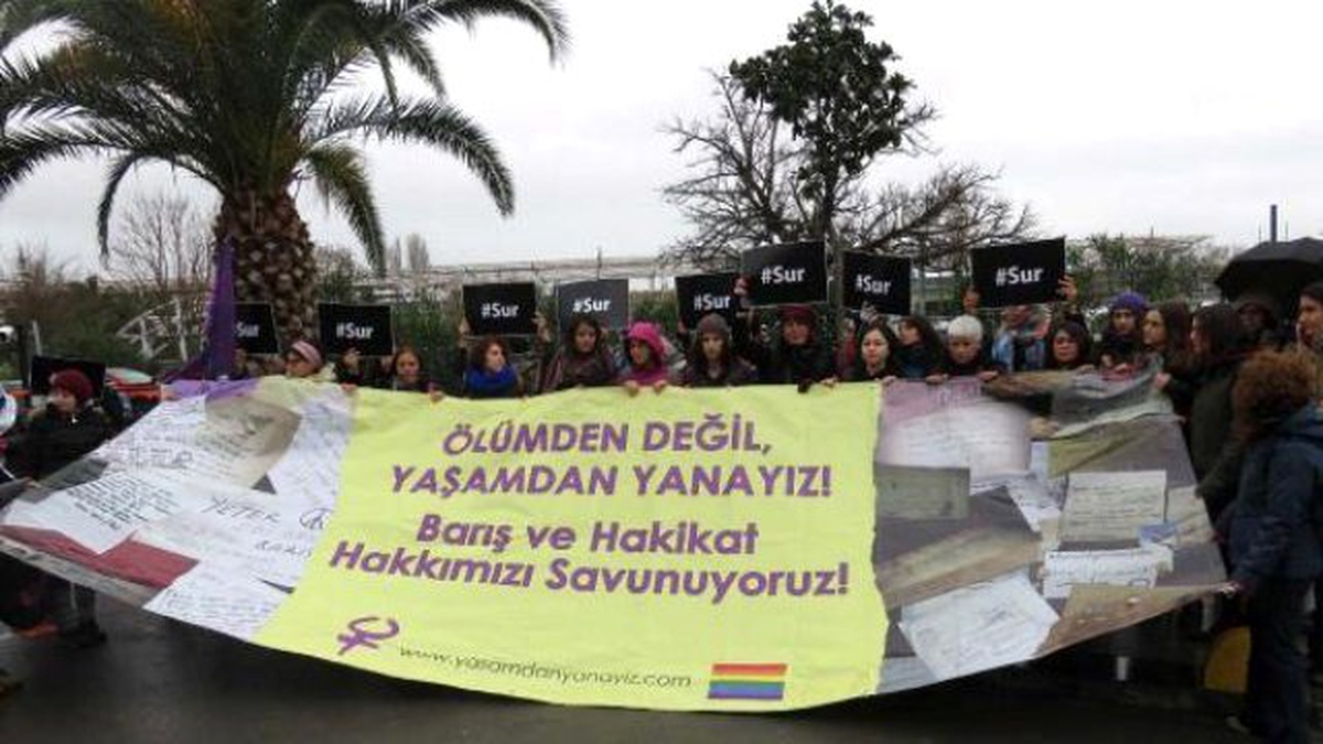 Kadınlar "Barış Nöbeti" İçin Diyarbakır\'a Gitti