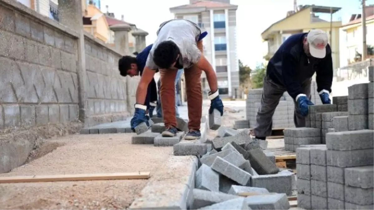 Karaman Belediyesi Yarım Kalan Kaldırımları Yapıyor