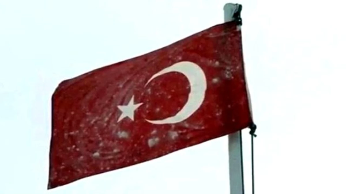 Mehmetçiğin Görev Yaptığı Hudut Karakolu\'nda Bayrak Bile Dondu