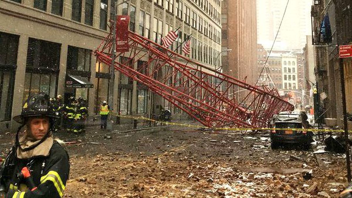 New York'ta İnşaat Vinci Devrildi: 1 Ölü, 2 Yaralı