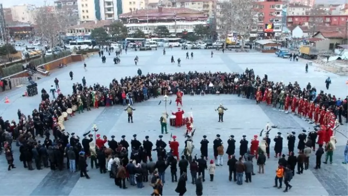 Niğde\'de Genelkurmay Başkanlığı Mehteran Bölüğü Konser Verdi