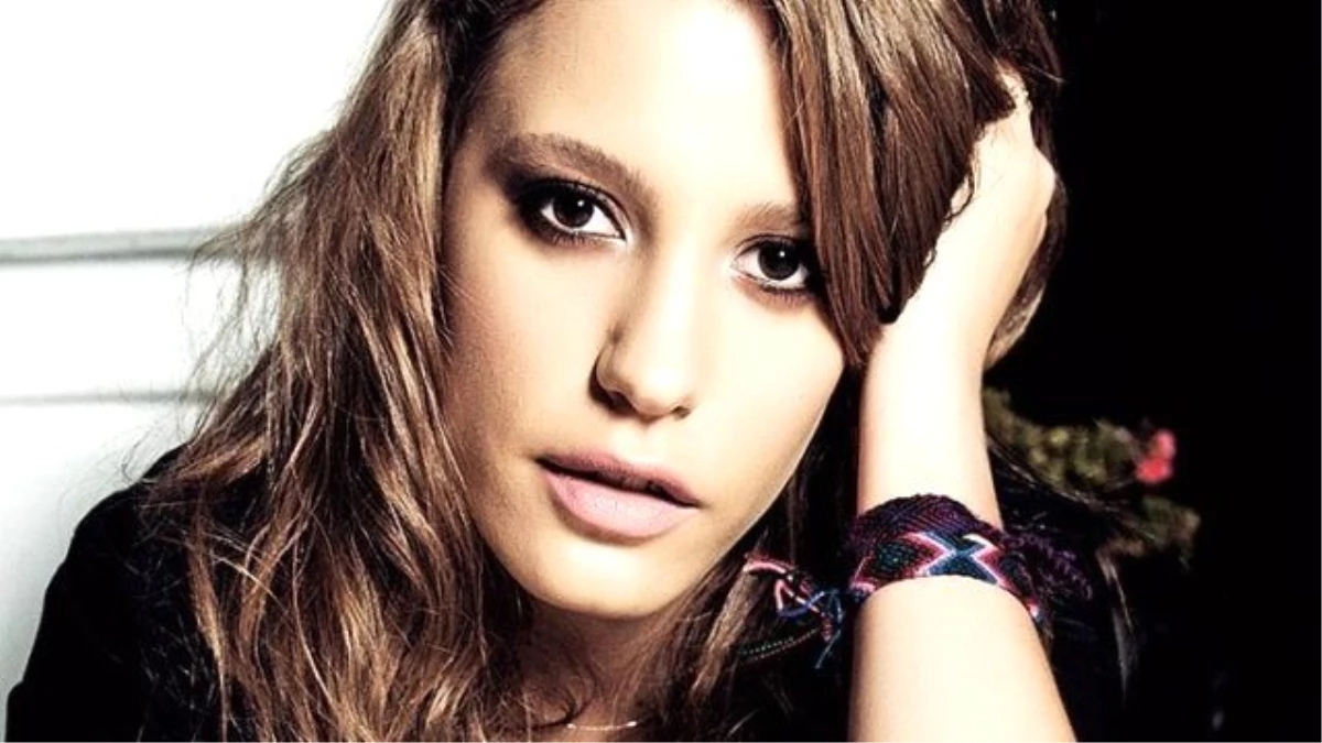 Serenay Sarıkaya, Sonunda Yüzünü Gösterdi