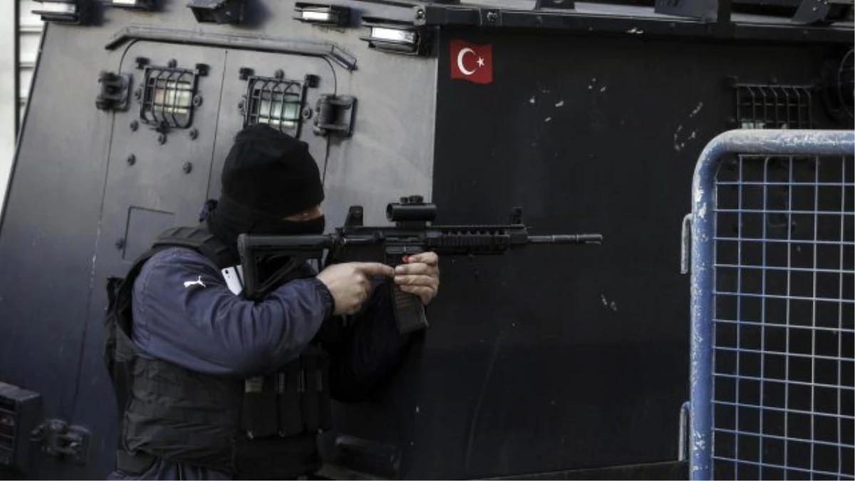 Şırnak\'ta Emniyet Binası ile Zırhlı Araca Saldırı: 4 PKK\'lı Öldürüldü, 3 Polis Yaralı