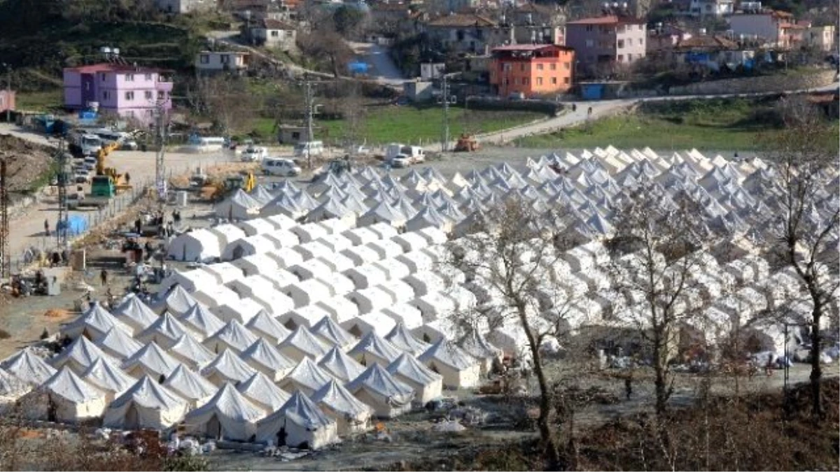 Türkmenler İçin Geçici Çadır Kuruldu