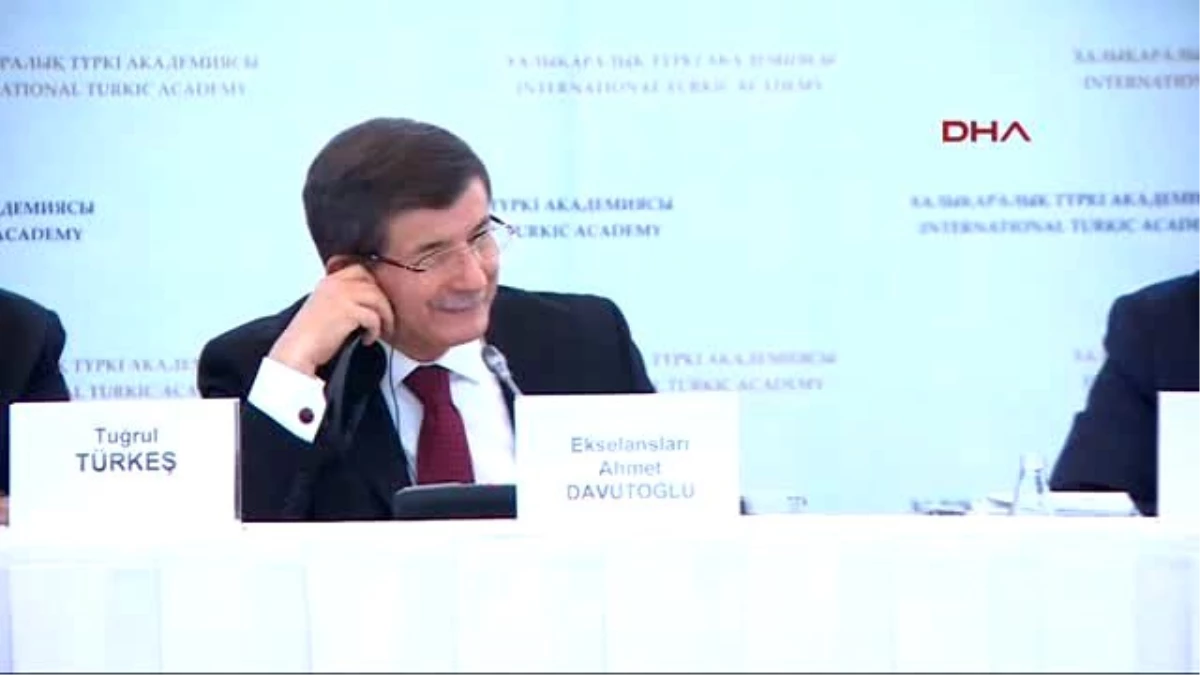 Başbakan Davutoğlu\'na Kazakistan Uluslararası Türk Akademisi?ndeki Konferans Sonunda Hediyeler...