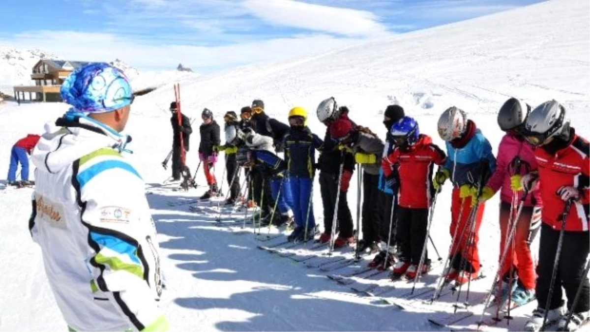 Hakkarili Kayakçılar Türkiye Finaline Hazırlanıyor