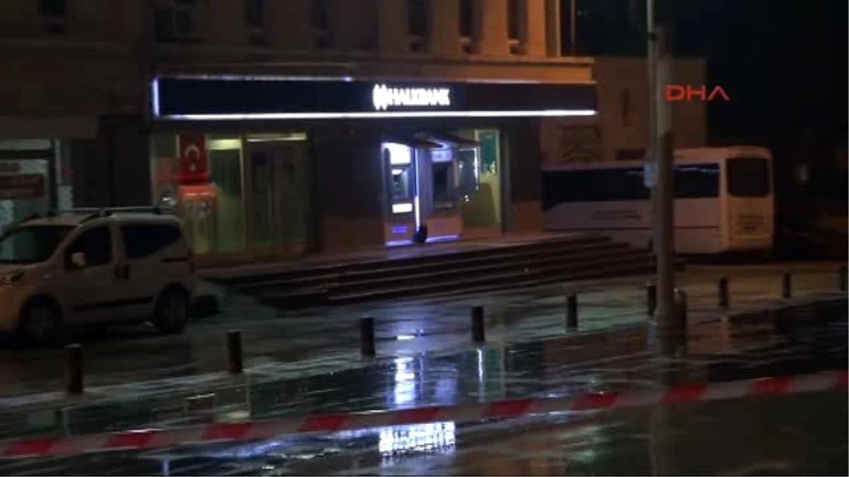 Kilis\'te Belediye Önünde Bomba Paniği