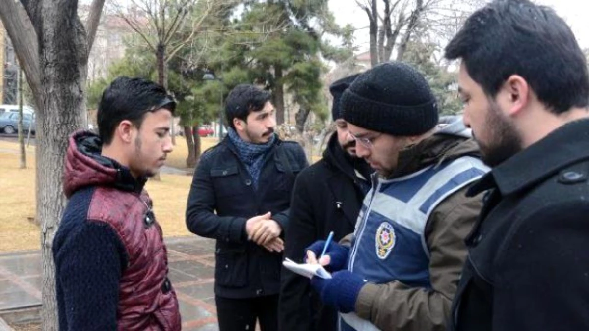 Konya\'da Suriyelilerin Yaşadığı Mahallelerde Polis Uygulaması