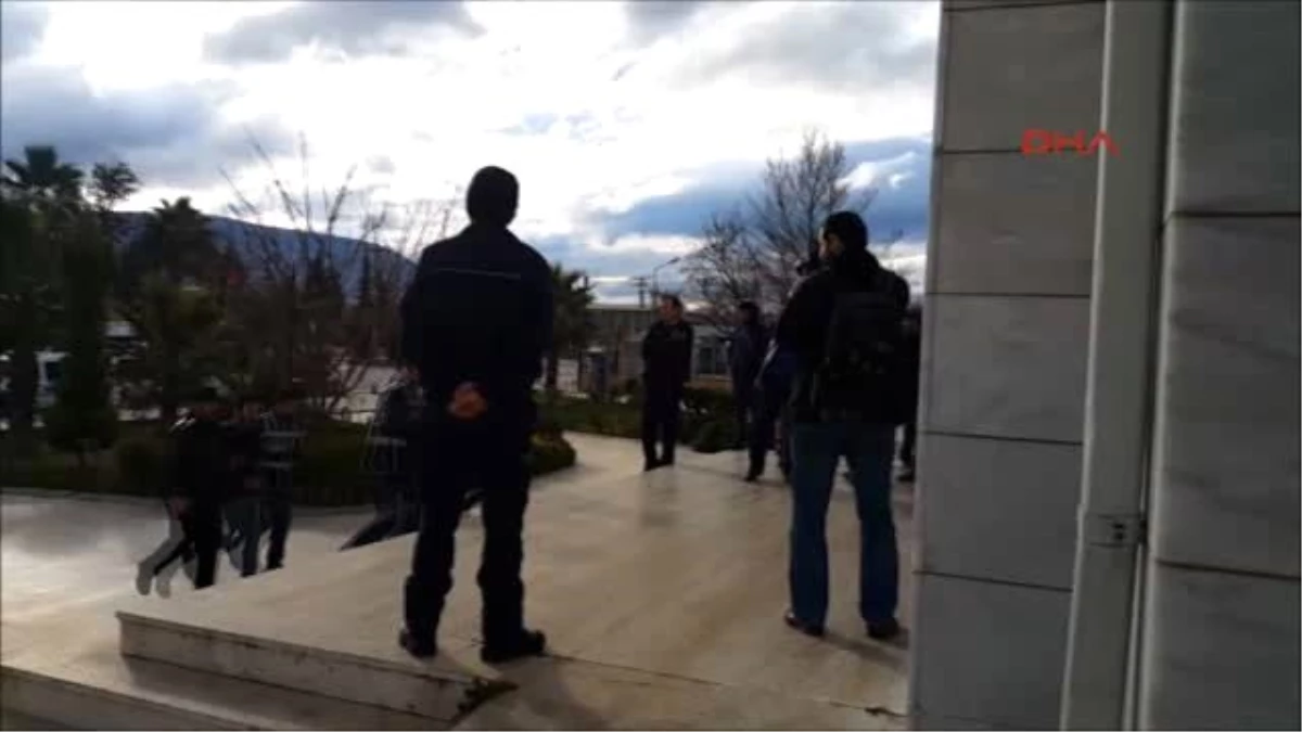 Milas ve İzmir\'de "Torbacı" Operasyonu: 7 Gözaltı