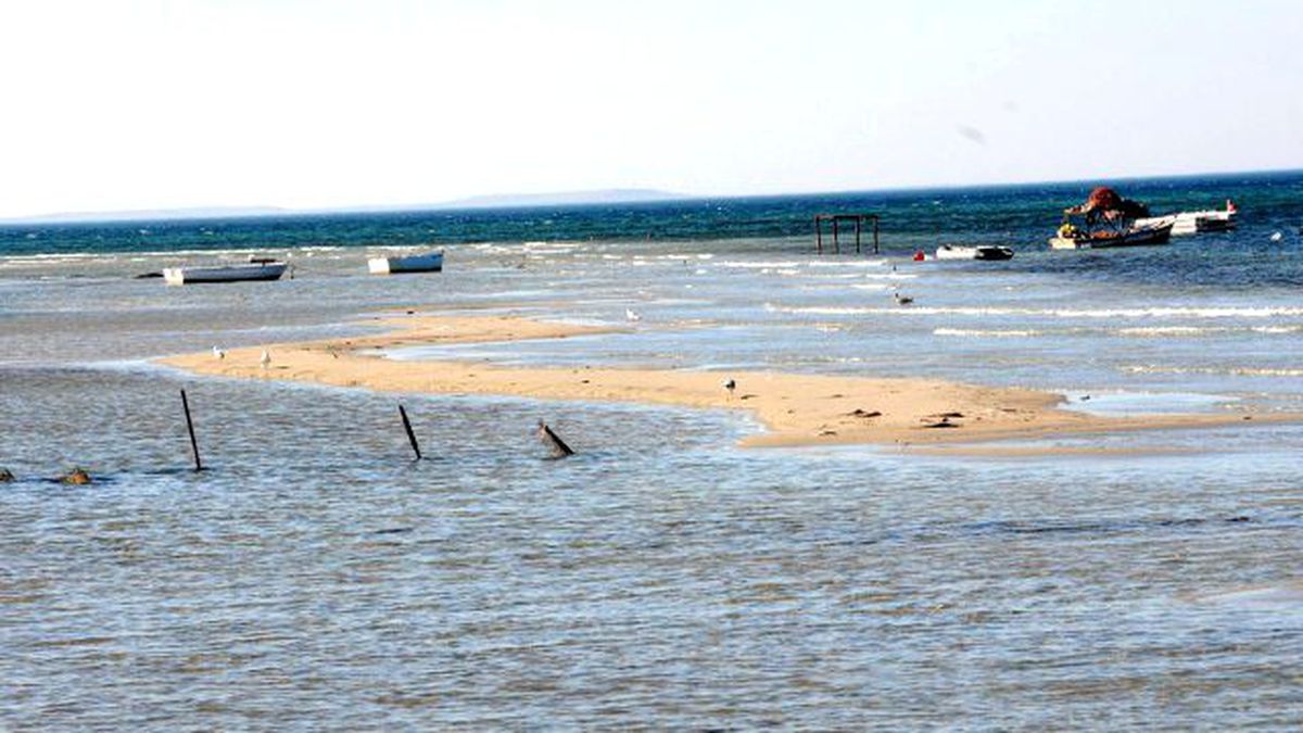 Silivri'de Marmara Denizi 70 Metre Çekildi