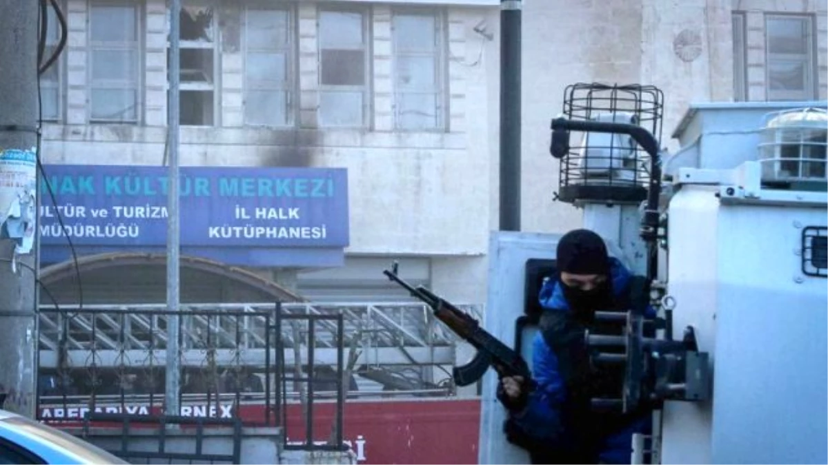 Şırnak\'ta Emniyet Binasına Yapılan Saldırı Kamerada
