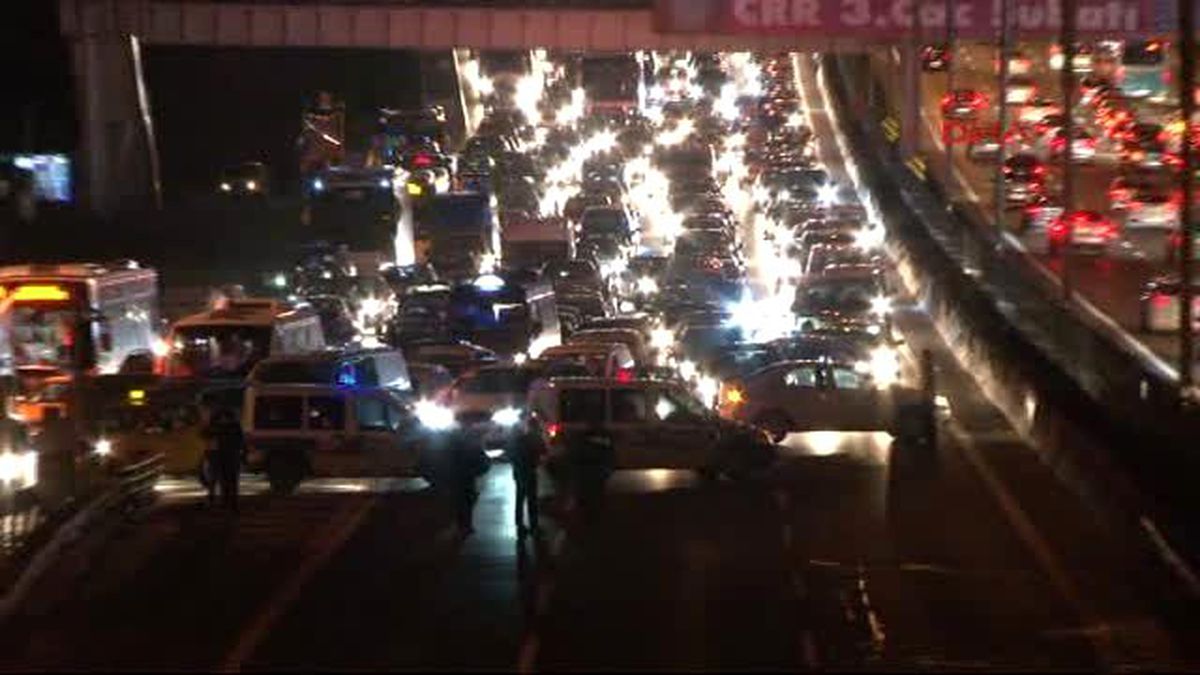 Şüpheli Çanta D-100\'ü Trafiğe Kapattırdı